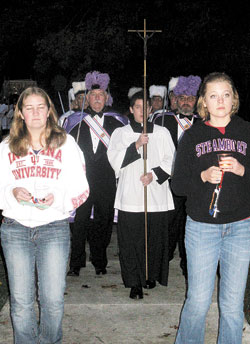 Indiana University students Alicia Munchel, 20, left, and Kayleen Glaser, 19, take part in the eucharistic procession on the Bloomington campus on Oct. 14. Members of the Knights of Columbus also were among those who took part. Despite the rain and cold weather, nearly 100 people participated in the prayerful gathering. (Photo by Kamilla Benko) 