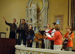 Members of St. Mary Parish in New Albany lead a congregation in singing during a Mass celebrated at the parish’s church on Dec. 10, 2006. Liturgical musicians from across the archdiocese and around the country will gather in Indianapolis on July 9-13 for the national convention of the National Association of Pastoral Musicans. (File photo by Sean Gallagher) 
