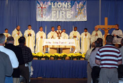 Congregation of Marians of the Immaculate Conception Father Donald Calloway presides during Mass at the third annual Indiana Catholic Men’s Conference on Sept. 27. Eleven priests concelebrated the liturgy. Besides the slate of speakers and Mass, the daylong event included the opportunity for the sacrament of reconciliation as well as exposition of the Blessed Sacrament and Benediction. More than 30 priests heard more than 500 confessions throughout the day. At one point, 18 priests were hearing confessions, conference organizer Mike Fox said. (Photo by Mike Krokos) 