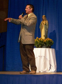Gus Lloyd, host of the Sirius XM radio program “Seize the Day” and author of A Minute in the Church, encouraged people attending the Indiana Catholic Men’s Conference at the Indiana Convention Center in Indianapolis on Oct. 29 to devote at least 60 seconds a day to prayer. (Photo by Bryce Bennett)
