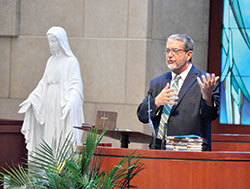Best-selling Catholic author and speaker Scott Hahn speaks about God’s mercy during the archdiocesan Marian Jubilee on Oct. 8 at St. Bartholomew Church in Columbus. (Photo by Sean Gallagher)