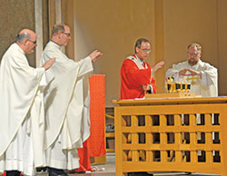 Msgr. William F. Stumpf, archdiocesan vicar general, left; Father Patrick Beidelman, executive director of the archdiocesan Secretariat for Worship and Evangelization; Archbishop Charles C. Thompson; and Father Joseph Newton, archdiocesan judicial vicar, pray the eucharistic prayer during a Mass for members of the United Catholic Appeal’s Miter Society at SS. Peter and Paul Cathedral in Indianapolis on Oct. 18. (Photo by Natalie Hoefer)