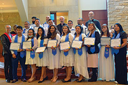 Los miembros de la comunidad de Edinburgh de la promoción 2019-2021 del Instituto Pastoral Intercultural posan para una foto después de una misa y ceremonia de entrega de certificados en la iglesia de San Bartolomé en Columbus el 5 de junio. (Foto por Natalie Hoefer)