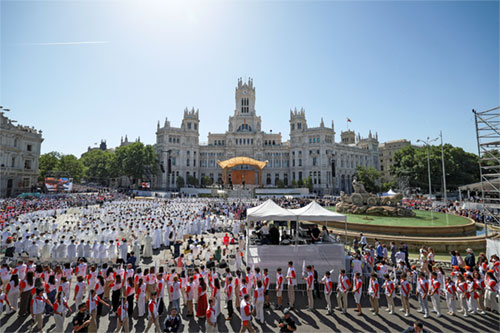 The faithful attend a Mass celebrated by Pope Leo XIV at Plaza de Cibeles in Madrid June 7, 2026, during his apostolic journey to Spain. (OSV News photo/Violeta Santos Moura, Reuters)