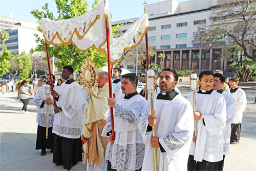Chicago Auxiliary Bishop Robert J. Lombardo carries the monstrance after a Mass for the feast of Corpus Christi at the Cathedral of Our Lady of the Angels in Los Angeles June 22, 2025, during the National Eucharistic Pilgrimage. (OSV News photo/Bob Roller)